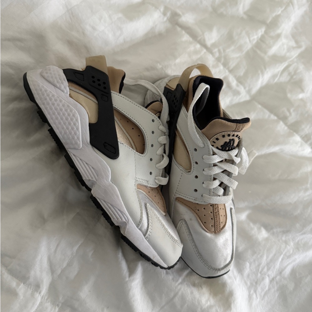 Nike Air Huarache White/Beige/Gold Sneakers- Women’s 6